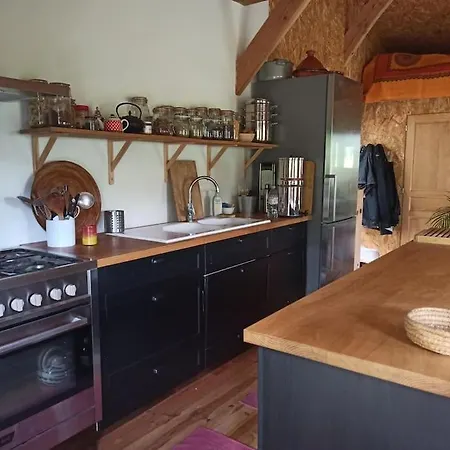 Chalet Isole En Pleine Foret