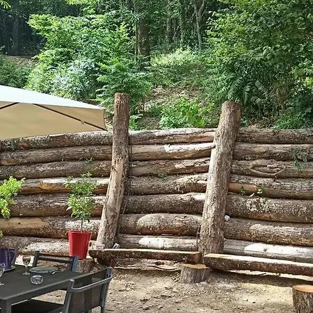 Isole En Pleine Foret Lespinassiere