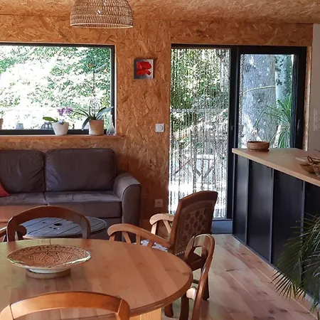 Isole En Pleine Foret * Lespinassiere